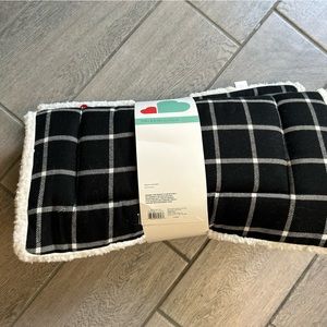 NWT dog mat Boots and Barkley Medium pet mat soft dog bed cat bed 19 x 1.56 x30